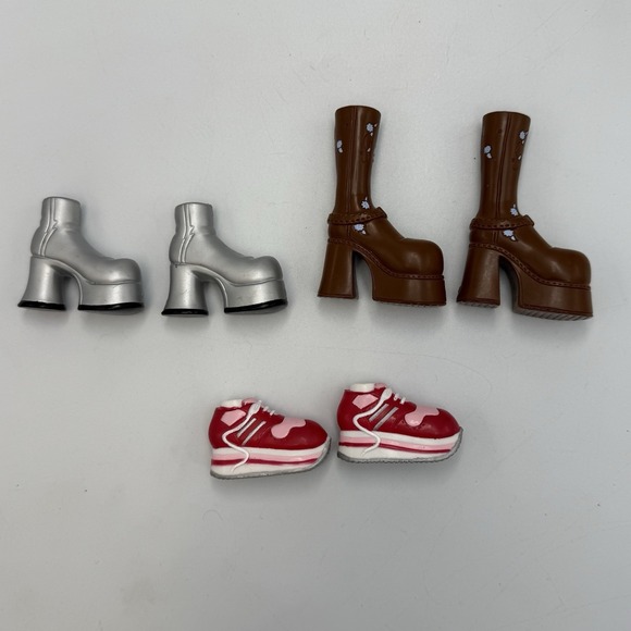 Vintage Bratz Doll 1st Edition Shoes Lot of 3 Boots Sneakers Silver Red Brown - Picture 6 of 12